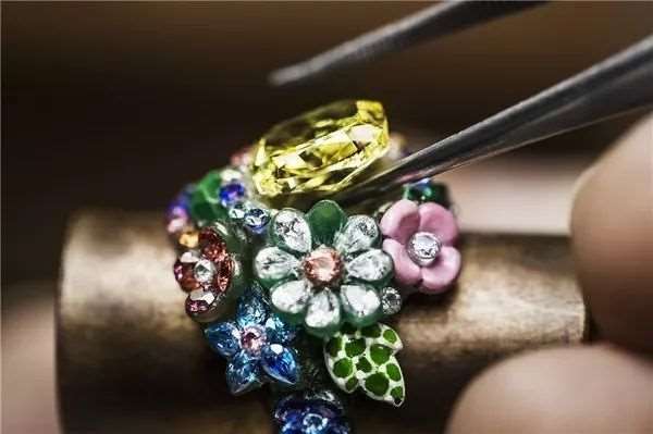 Bijoux en gemmes naturelles